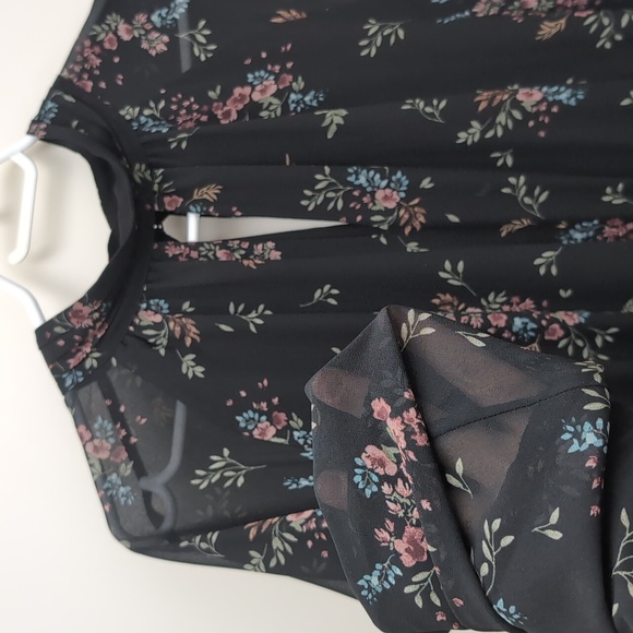 High-collared mini dress - Picture 6 of 10